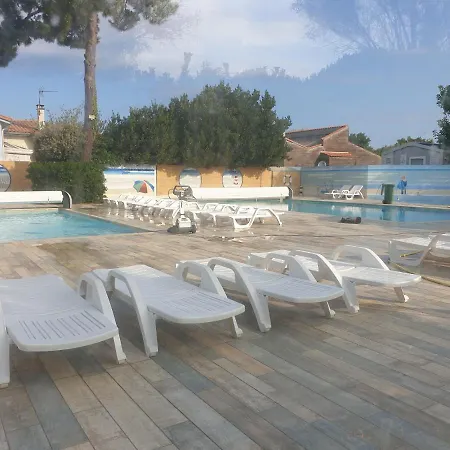 Seaside Campground: Beachside Comfort With Bikes Campsite La Cotiniere